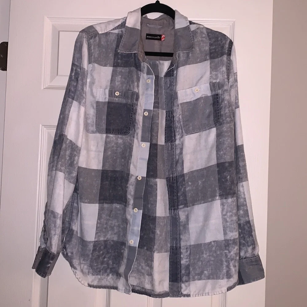 Distressed button down - Picture 4 of 4
